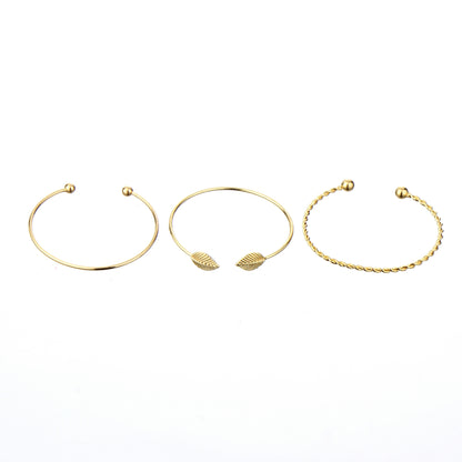 🌿 洗練された美しさ：リーフ＆ゴールドブレスレット3点セット